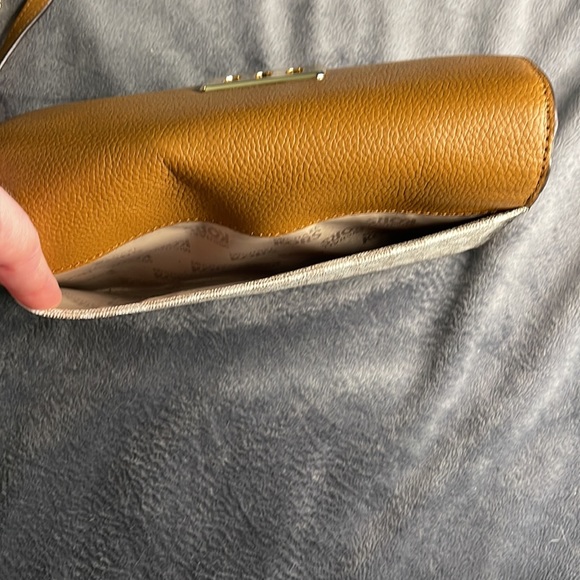 Michael Kors crossbody clutch - Picture 5 of 7